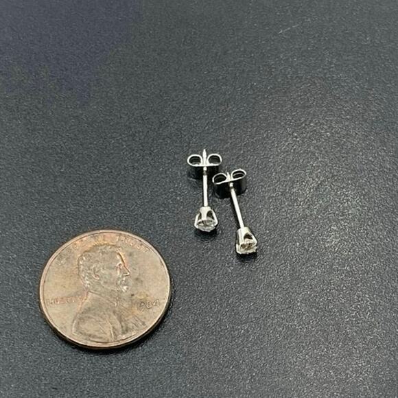 Vintage Studex 585 14k White Gold
Clear Cubic Zirconia 3mm Stud Earrings - Picture 4 of 9